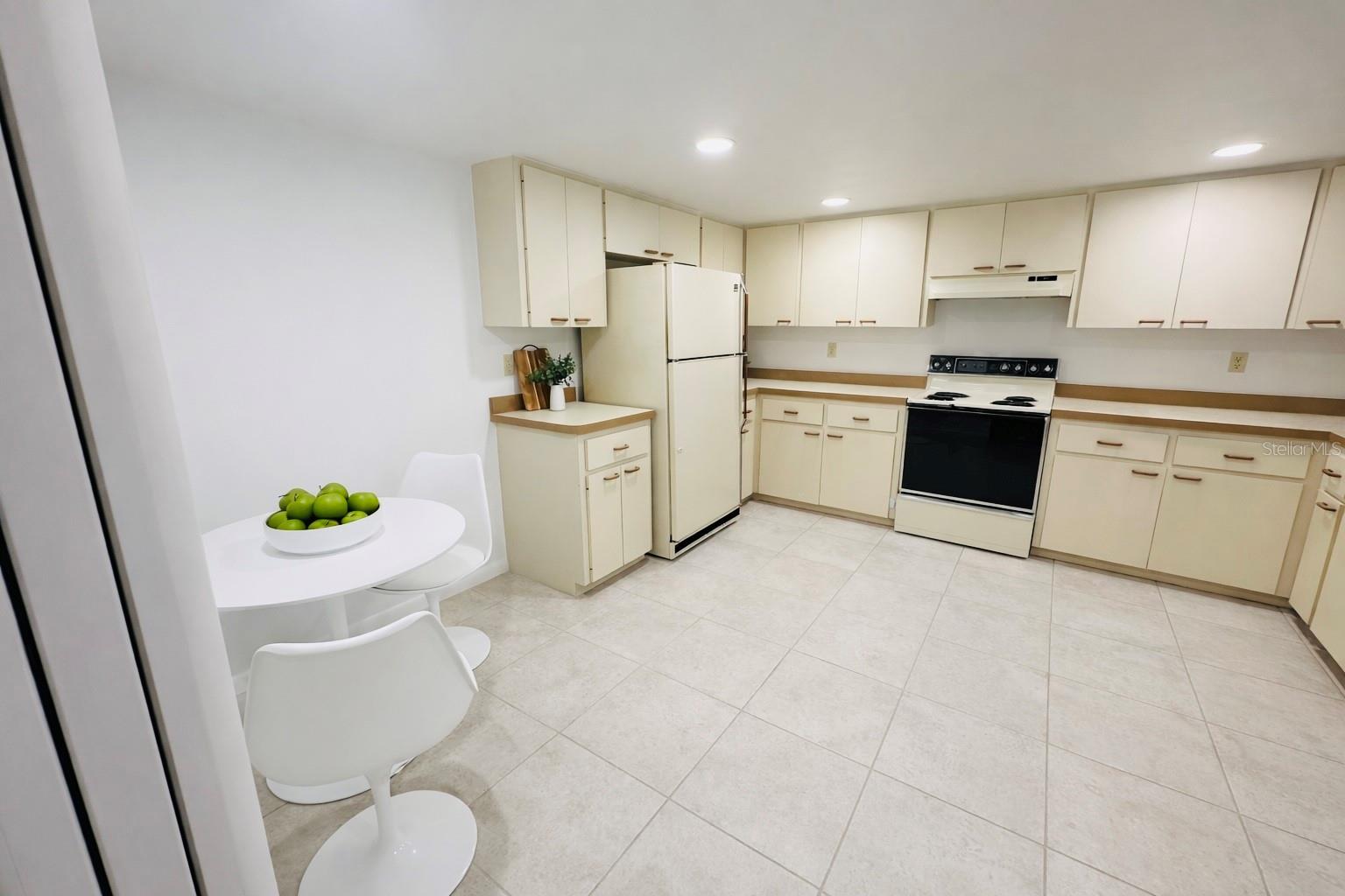 4581 LAKECREST PL #22