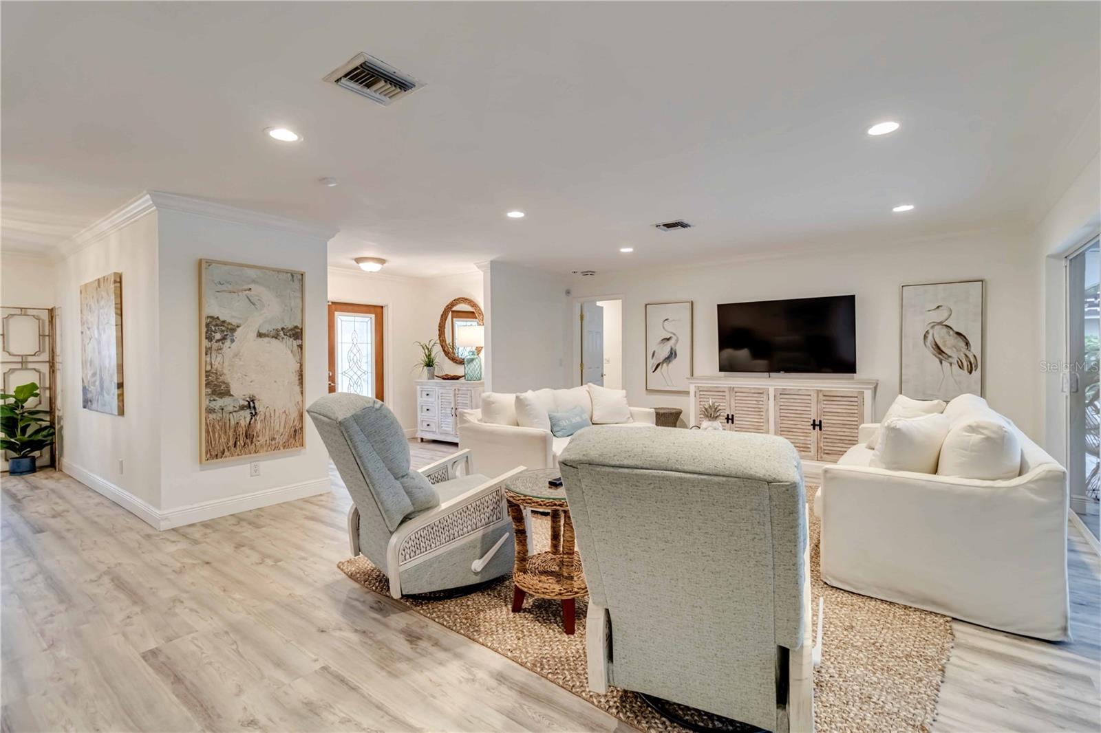 464 YACHT HARBOR DR