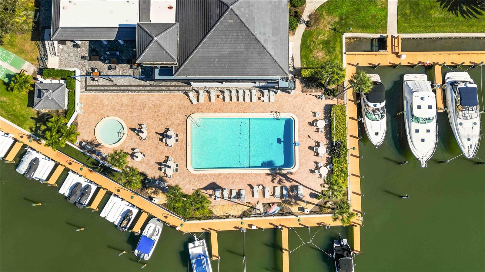 464 YACHT HARBOR DR