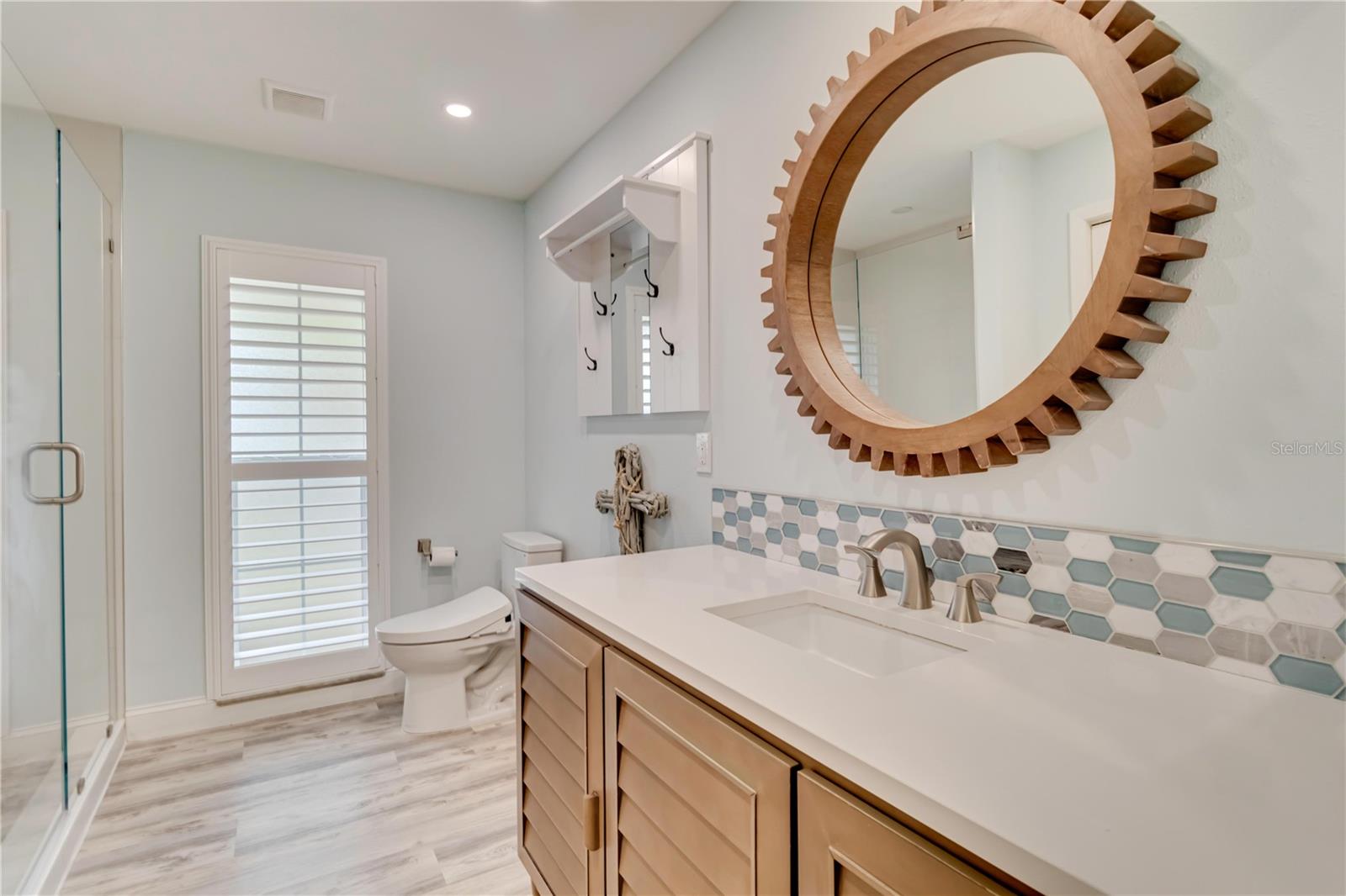 464 YACHT HARBOR DR