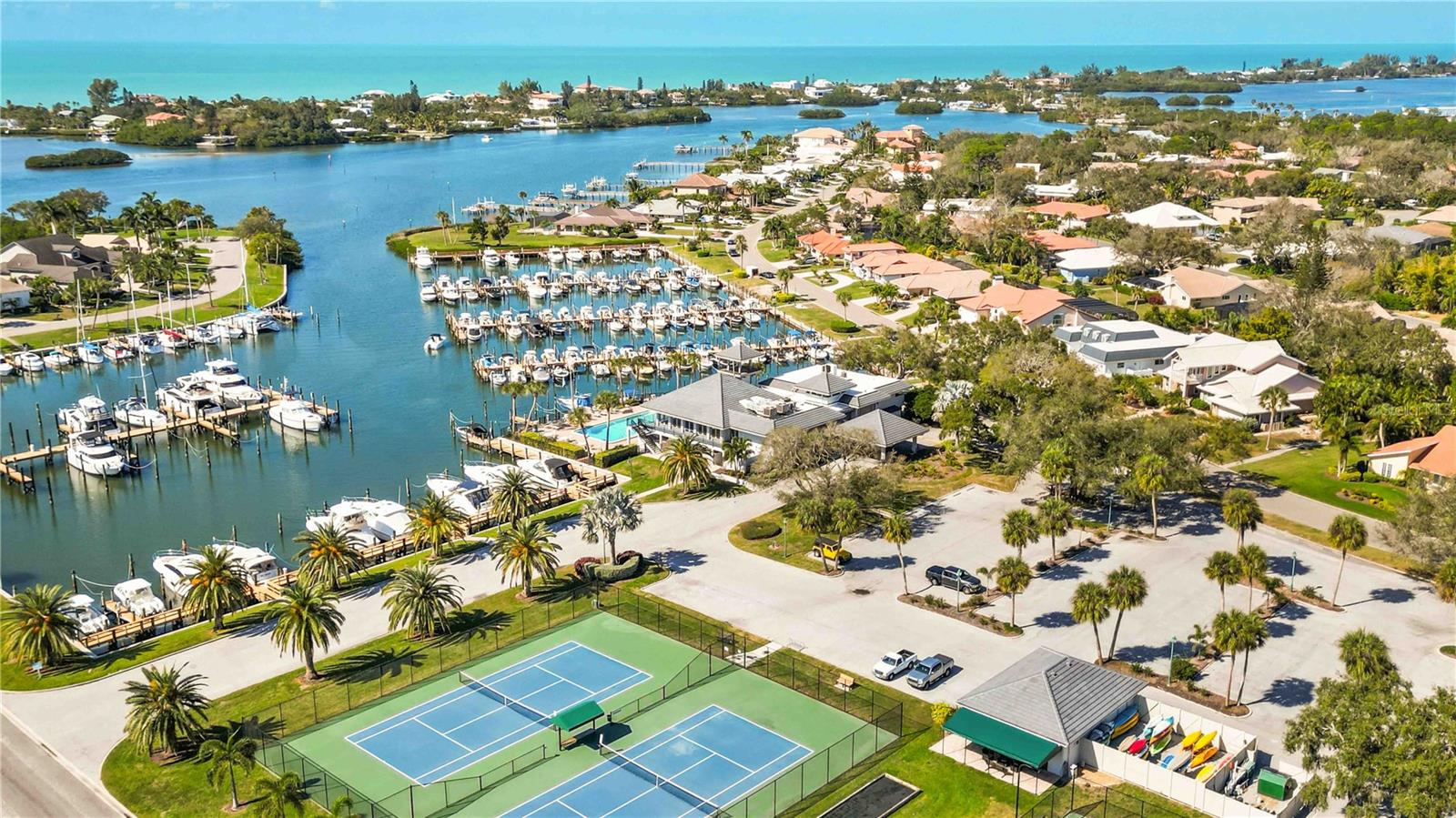 464 YACHT HARBOR DR