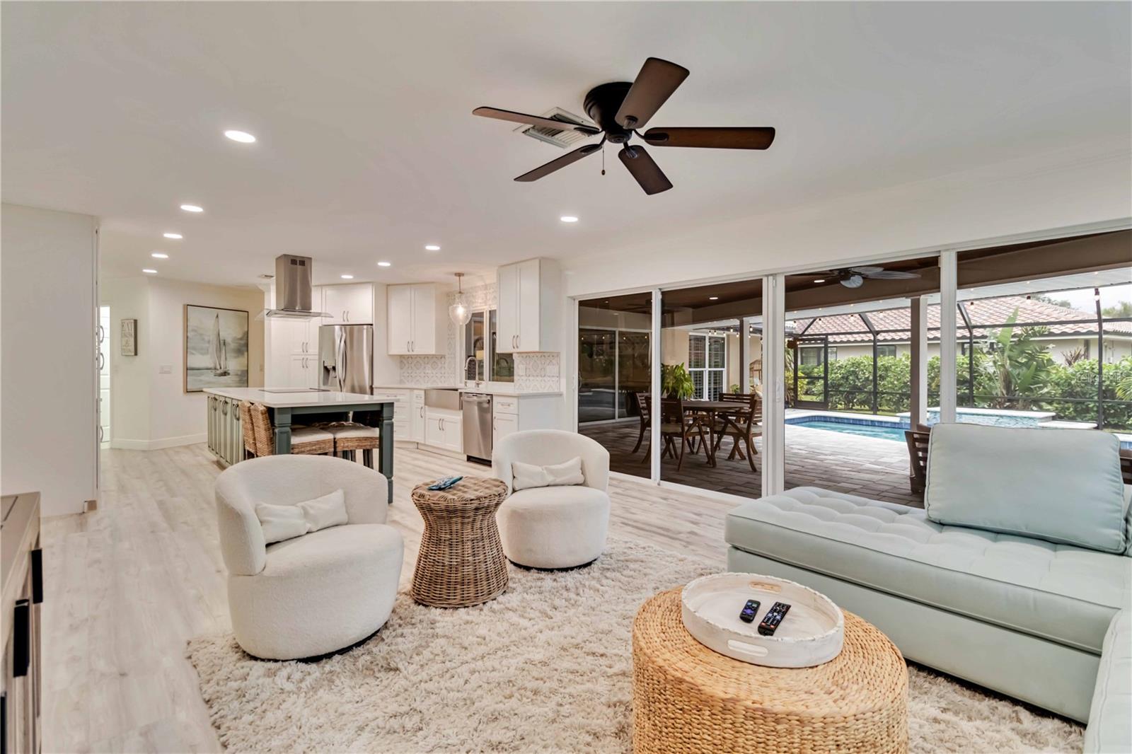 464 YACHT HARBOR DR