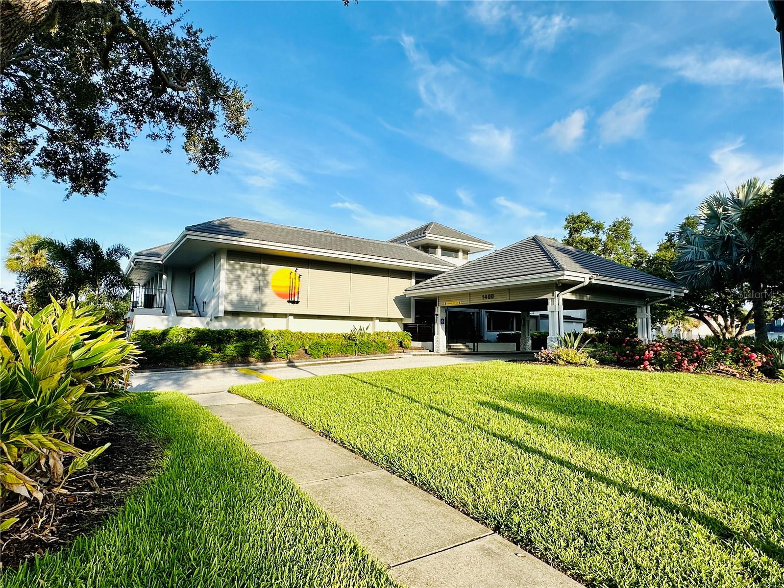 464 YACHT HARBOR DR