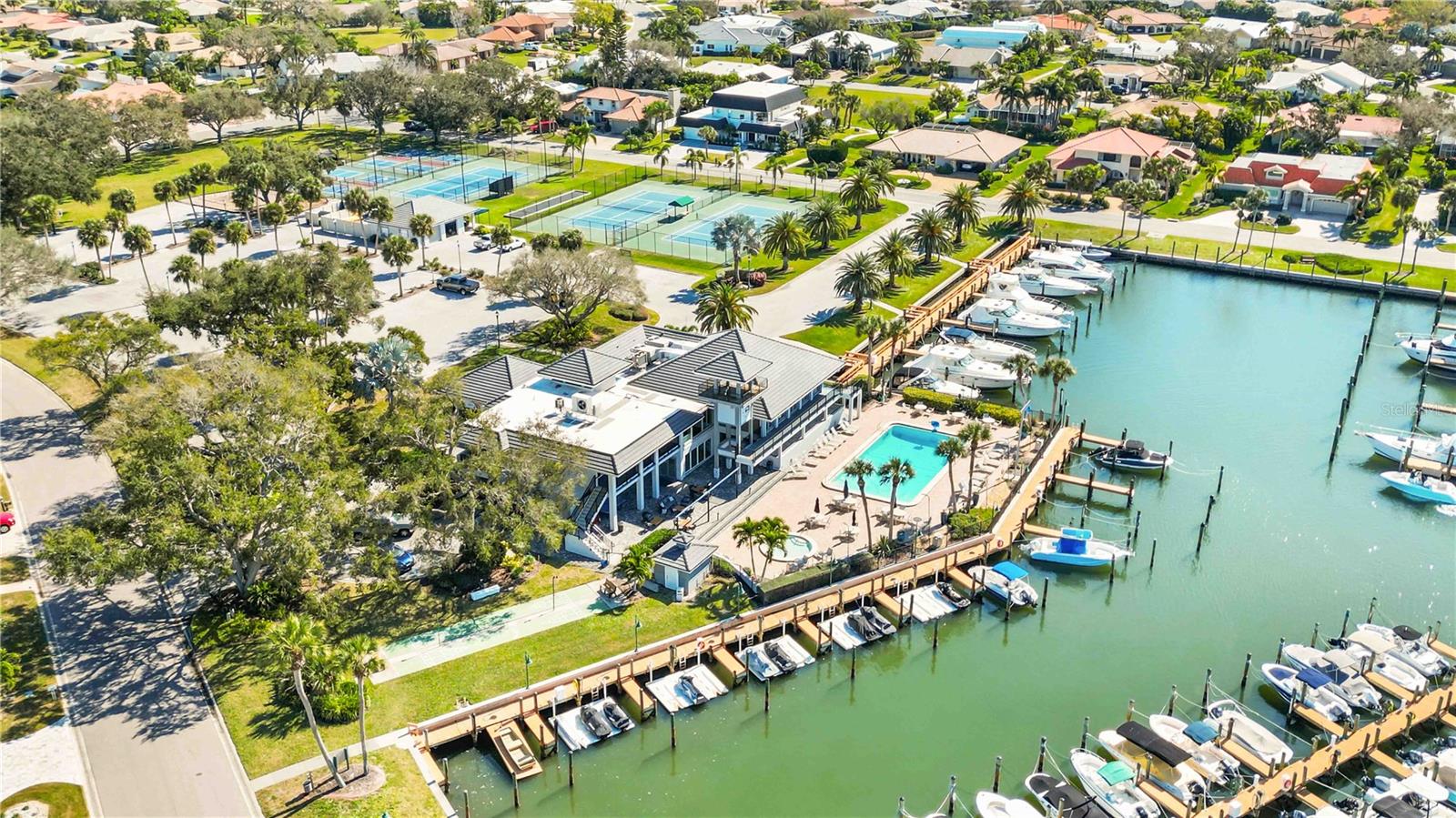 464 YACHT HARBOR DR