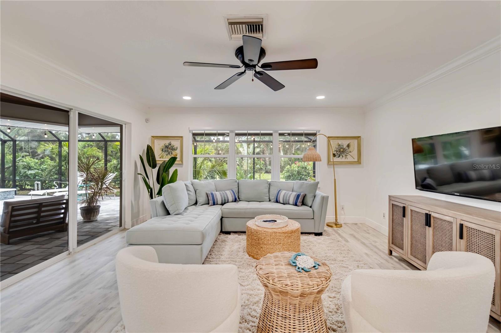 464 YACHT HARBOR DR