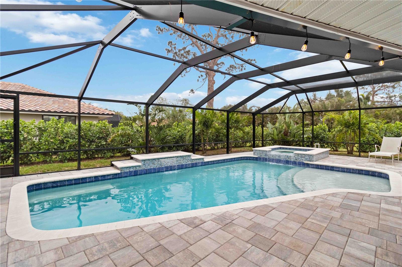 464 YACHT HARBOR DR