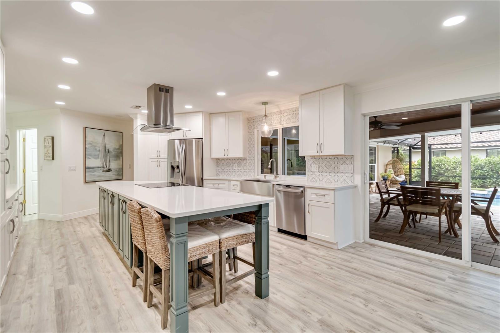 464 YACHT HARBOR DR
