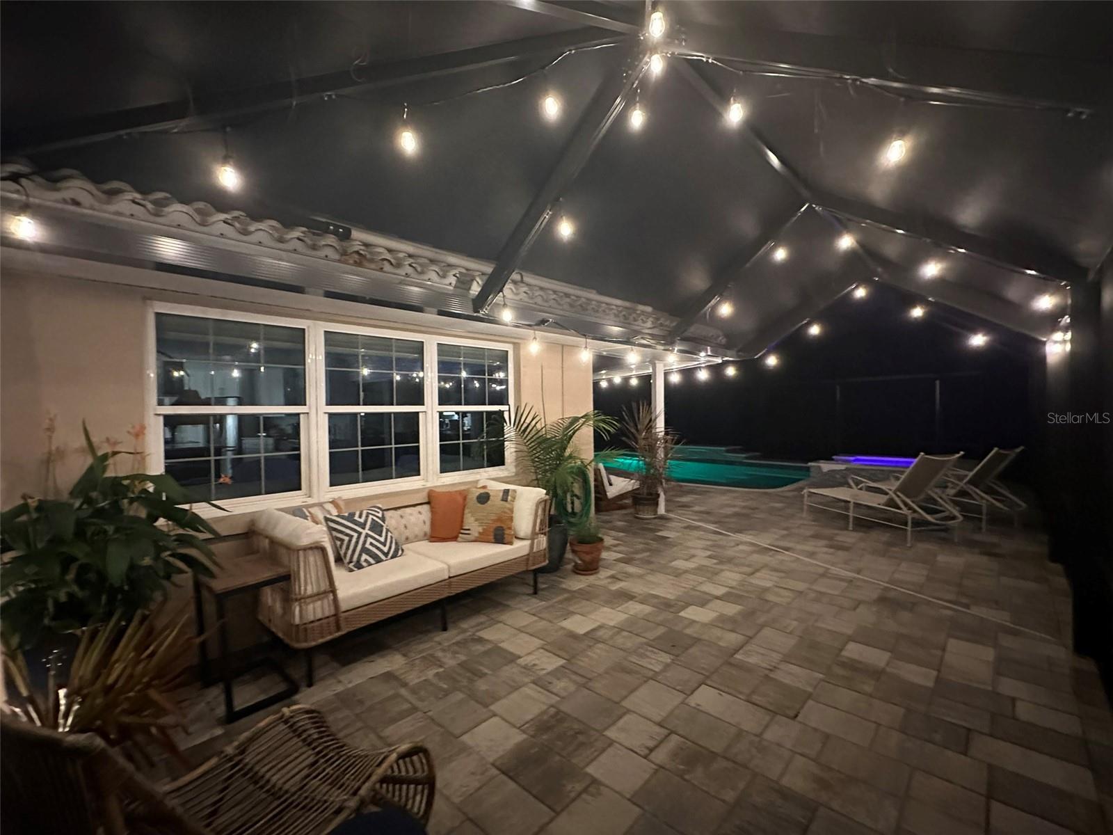 464 YACHT HARBOR DR