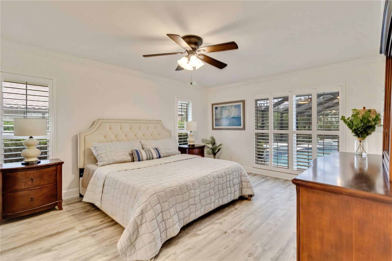 464 YACHT HARBOR DR
