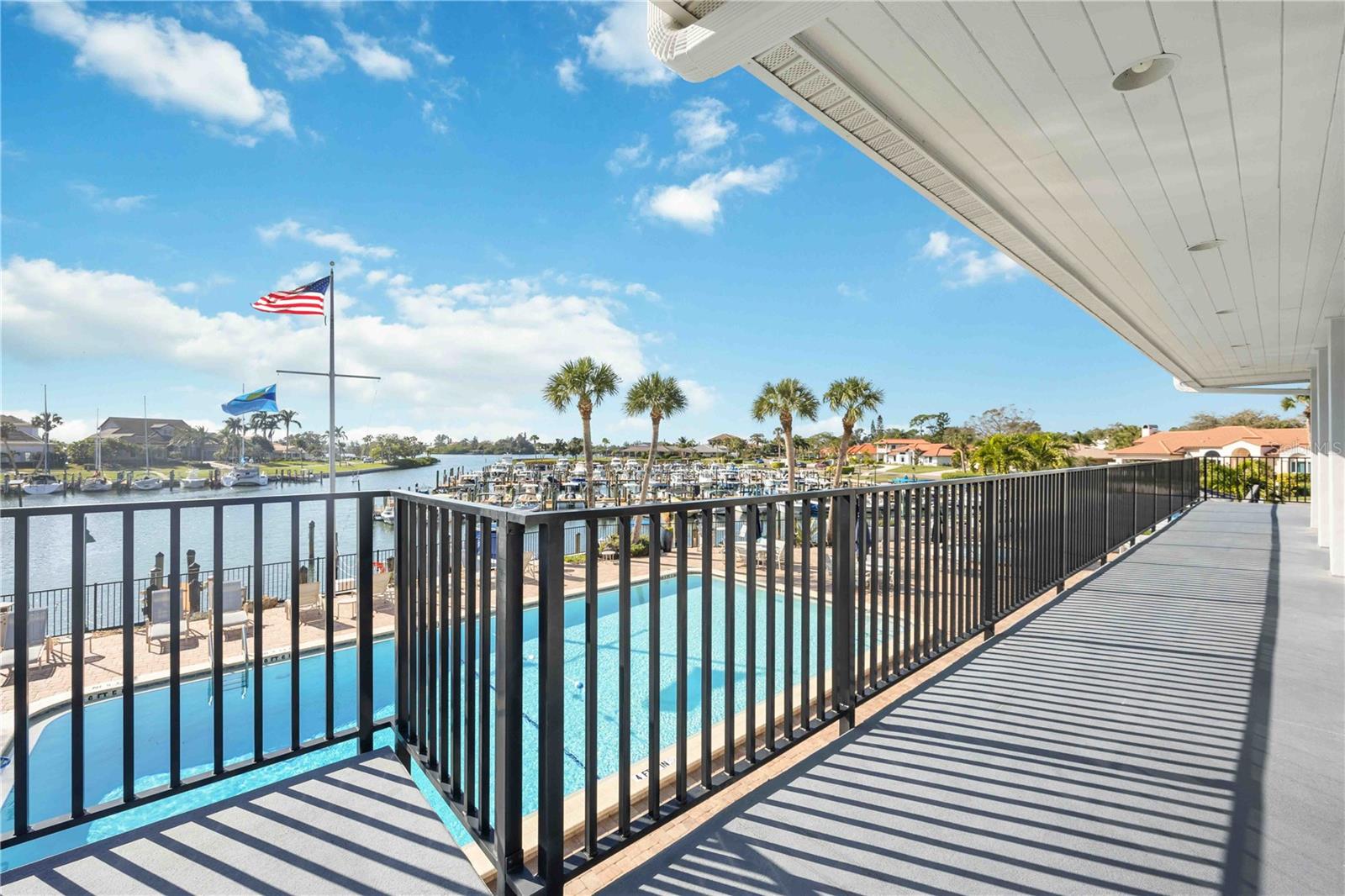 464 YACHT HARBOR DR