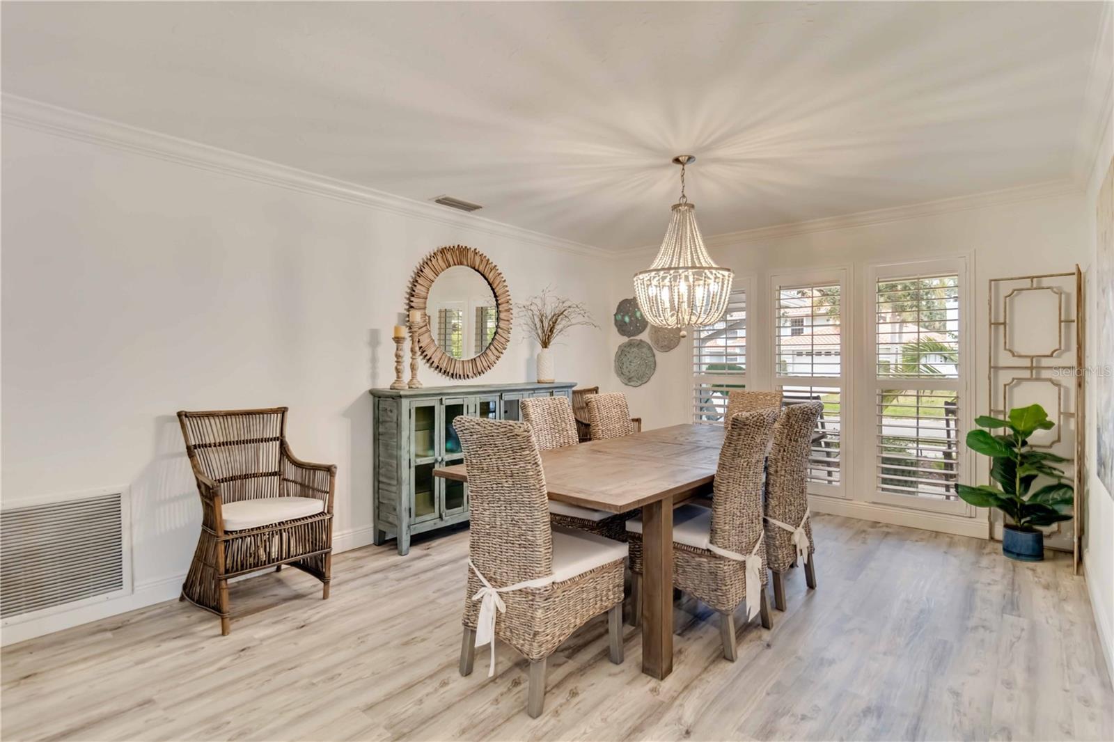 464 YACHT HARBOR DR