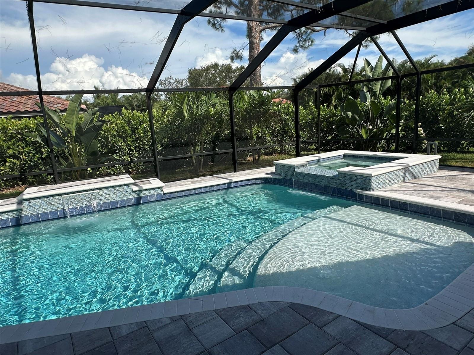 464 YACHT HARBOR DR