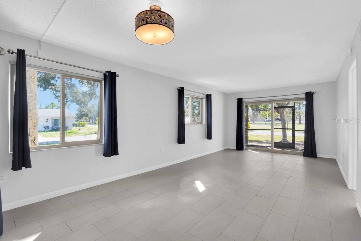 501 PARKDALE MEWS #501