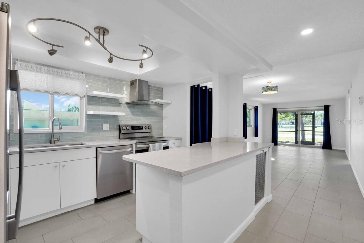 501 PARKDALE MEWS #501