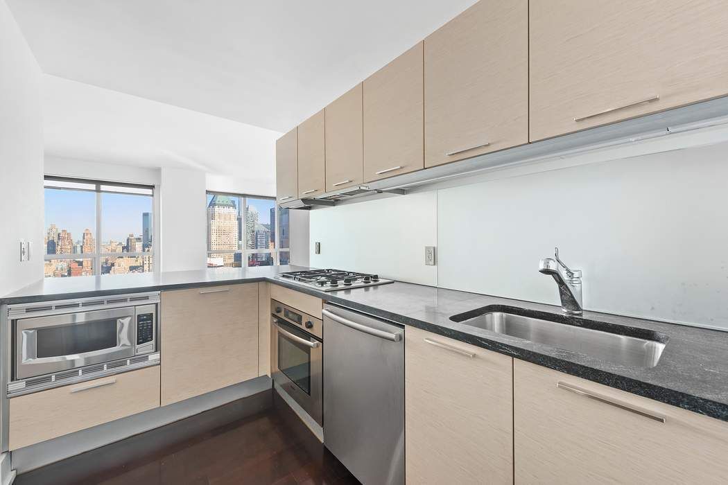 350 W 42nd Street 43D