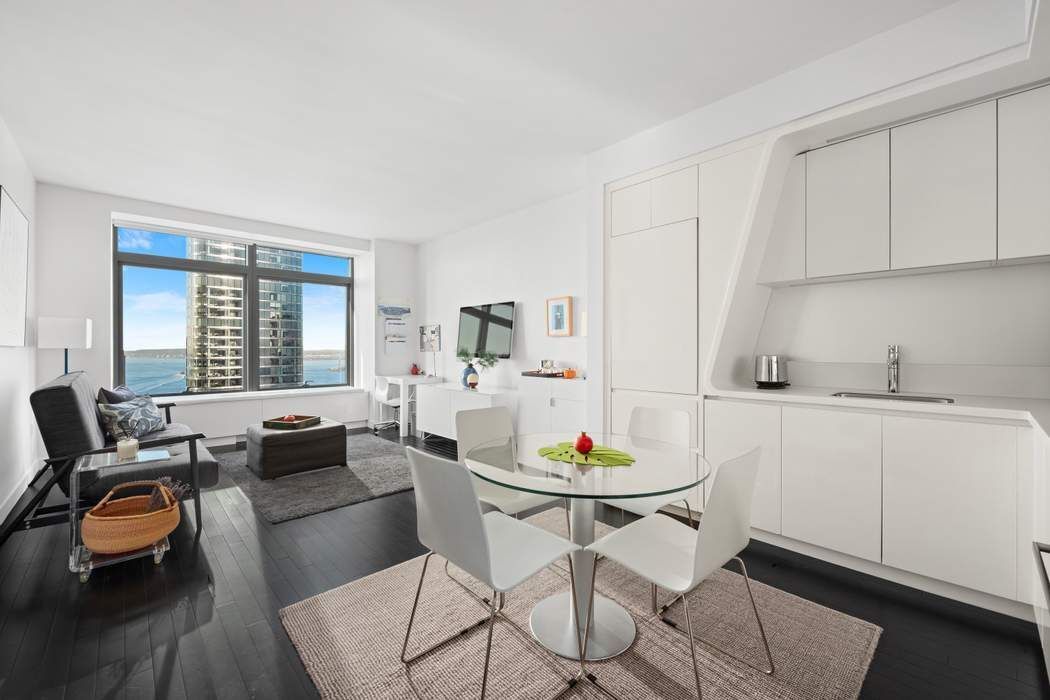 123 Washington Street 49G