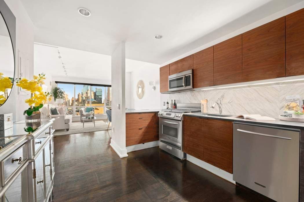 350 W 42nd Street 23D