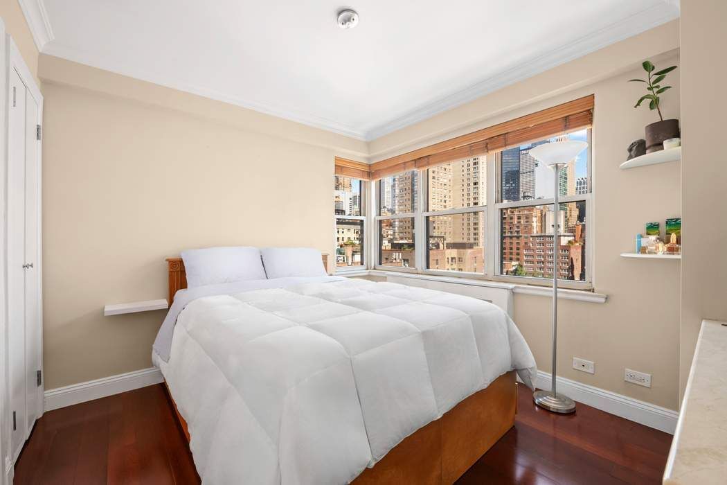 166 E 35th Street 15C