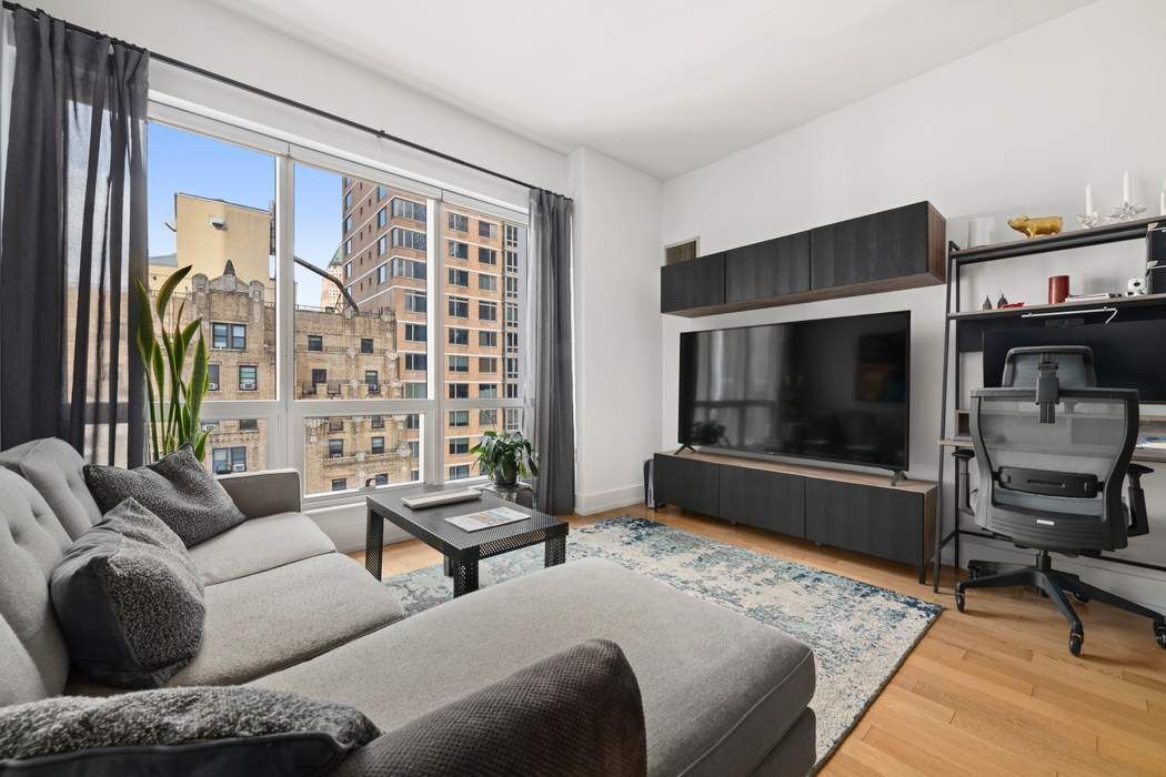 350 W 42nd Street 18E