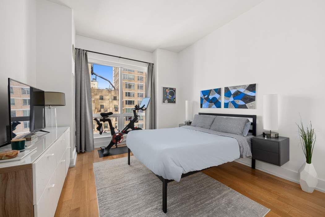 350 W 42nd Street 18E