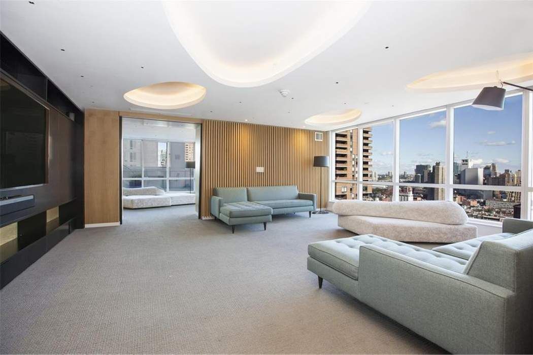 350 W 42nd Street 18E