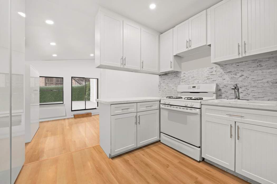 35 E 10th Street 2G