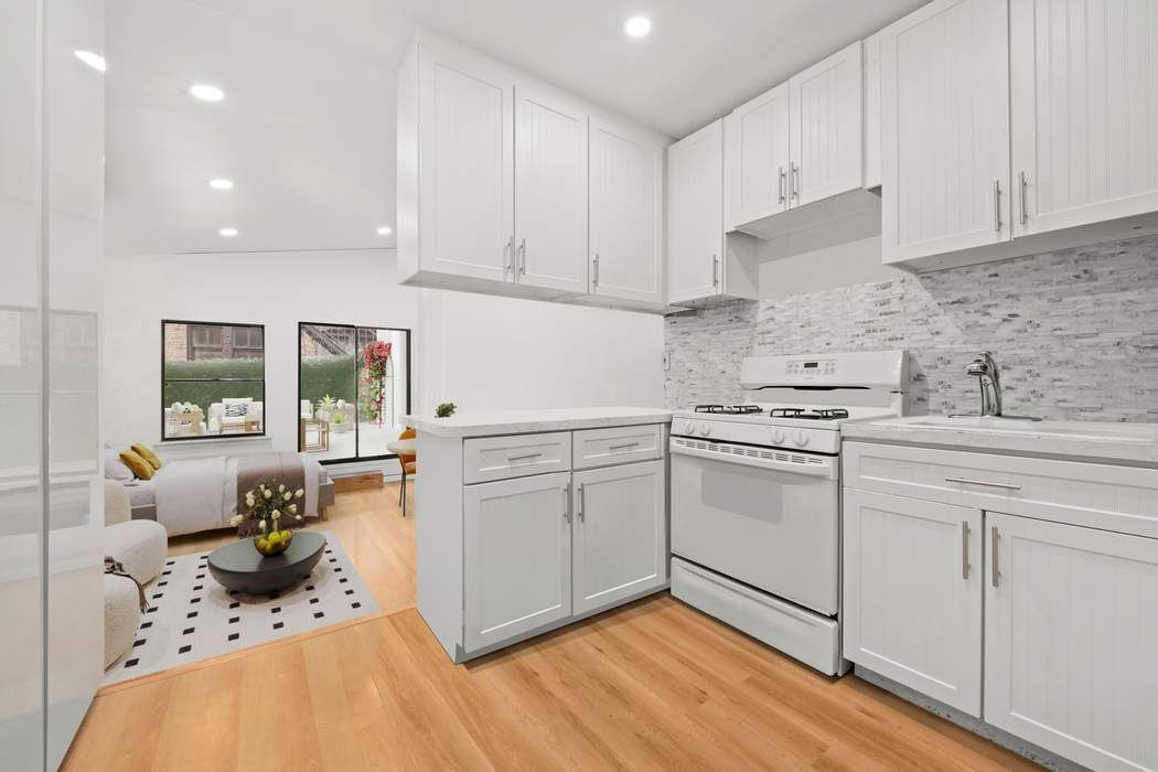 35 E 10th Street 2G