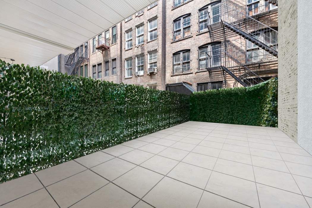 35 E 10th Street 2G