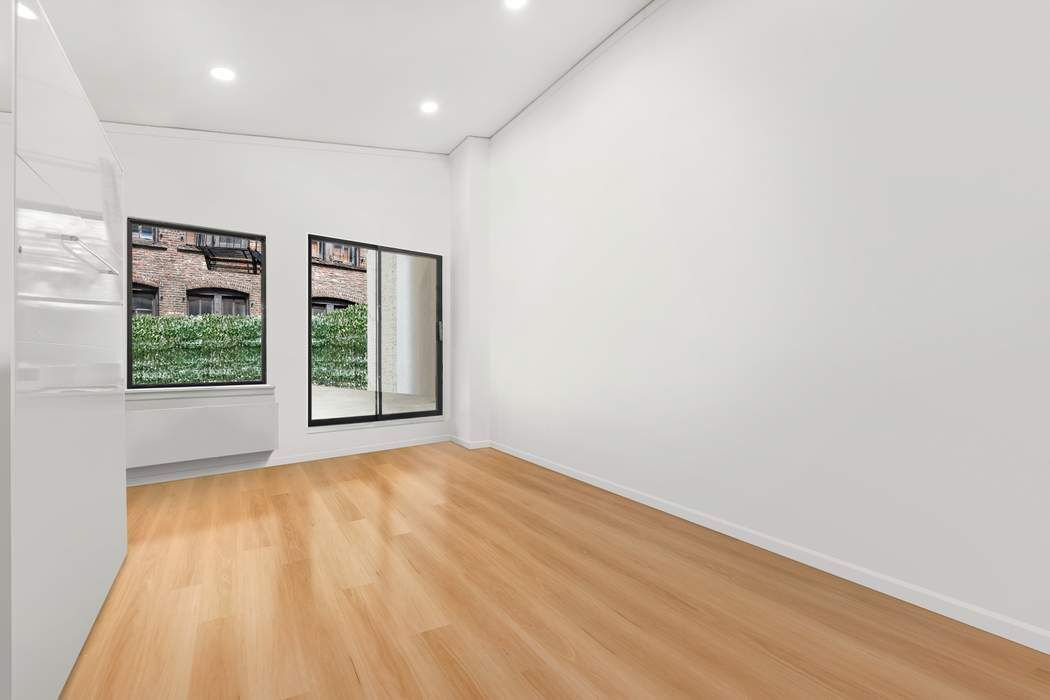 35 E 10th Street 2G
