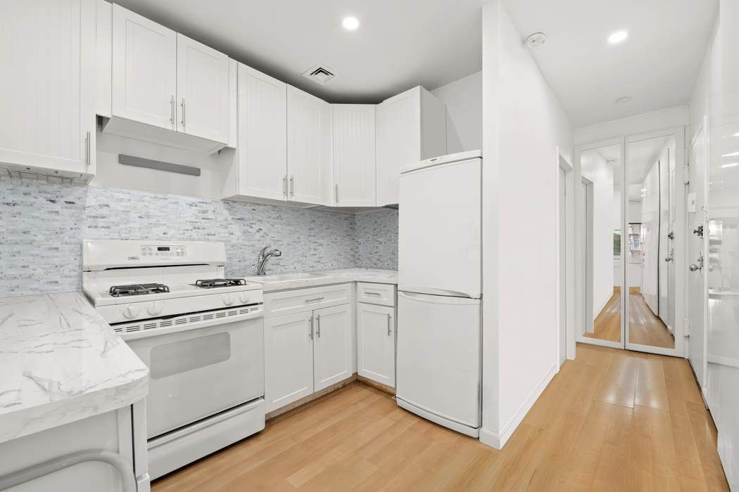 35 E 10th Street 2G