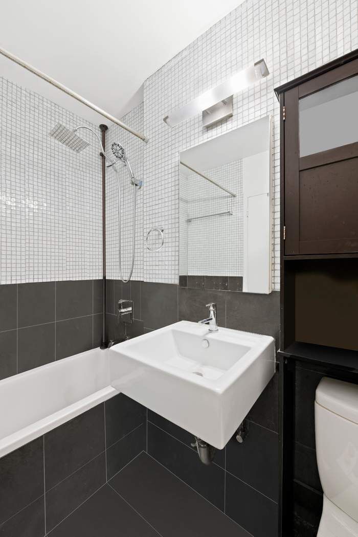 35 E 10th Street 2G