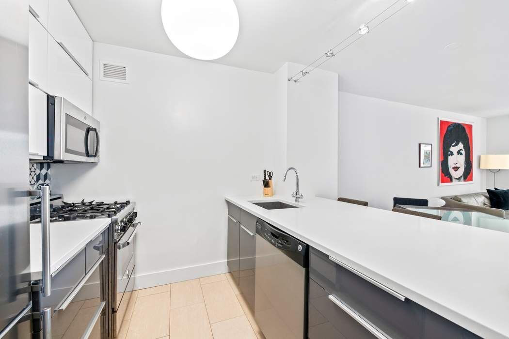 30 W 61st Street 17E