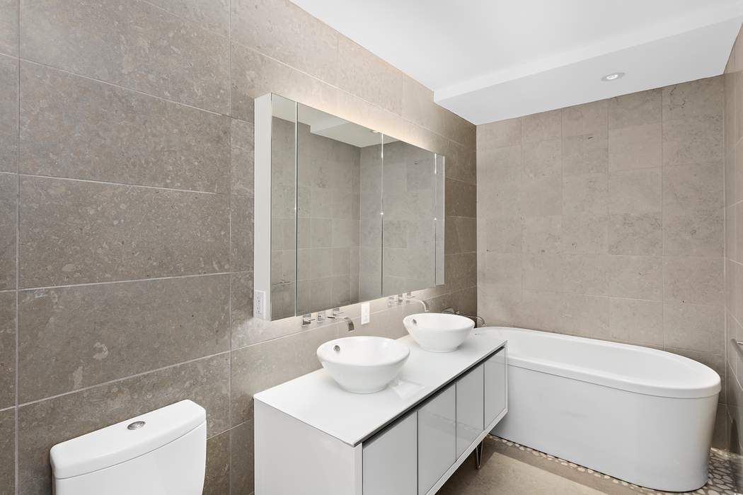 247 W 46th Street 3303