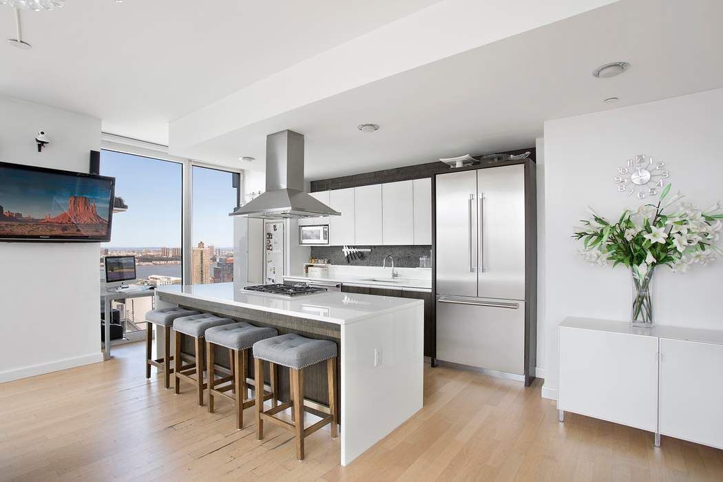 247 W 46th Street 3303