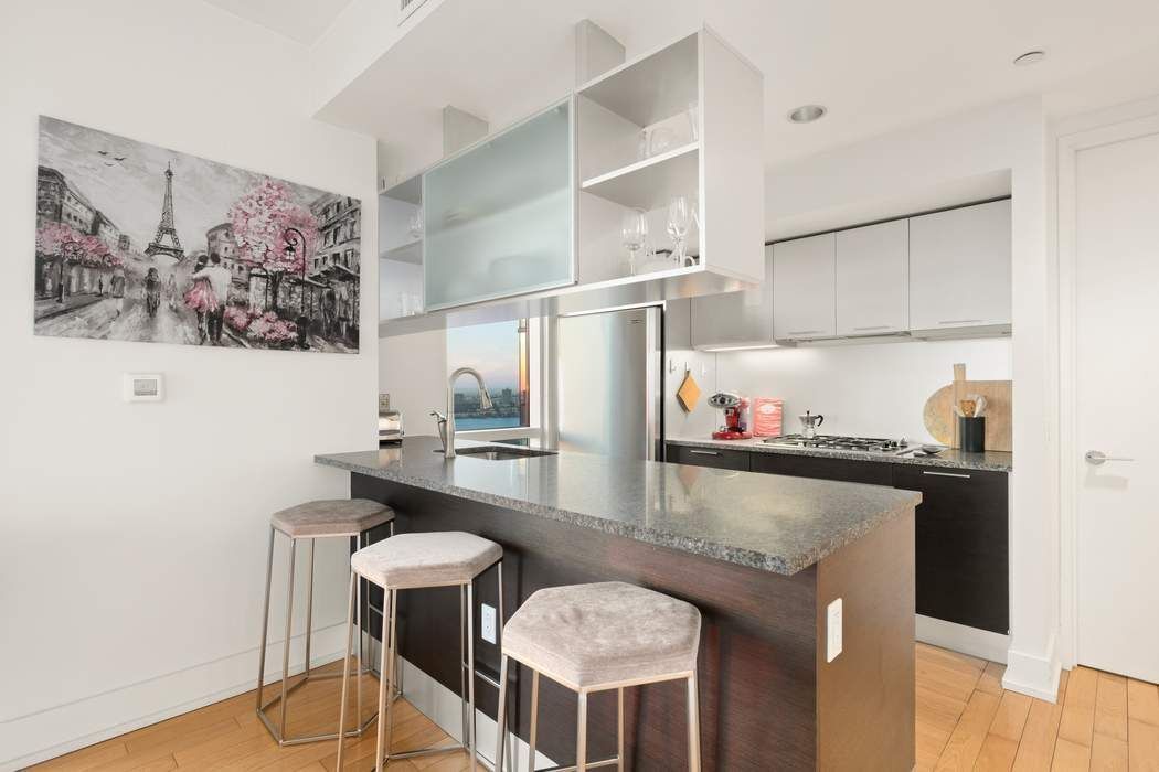 350 W 42nd Street 44H