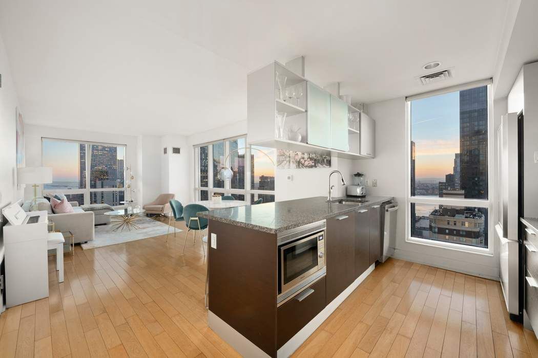 350 W 42nd Street 44H