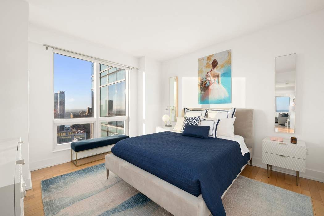 350 W 42nd Street 44H