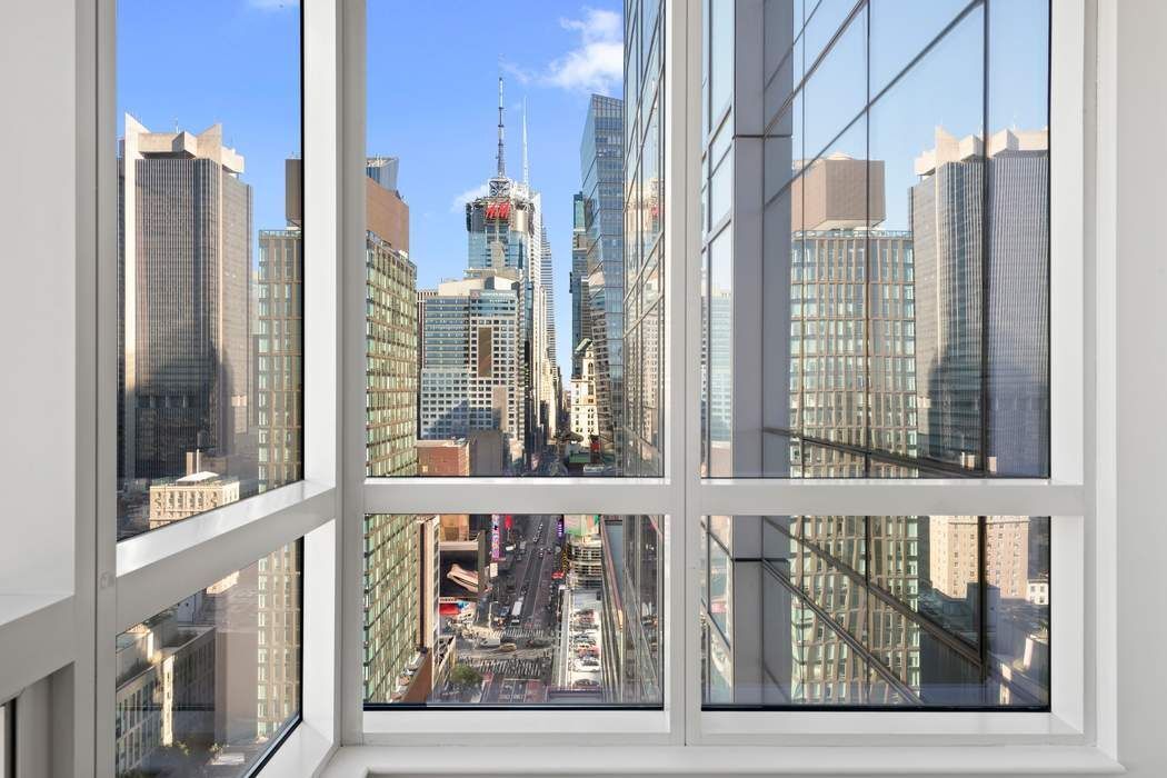 350 W 42nd Street 28D