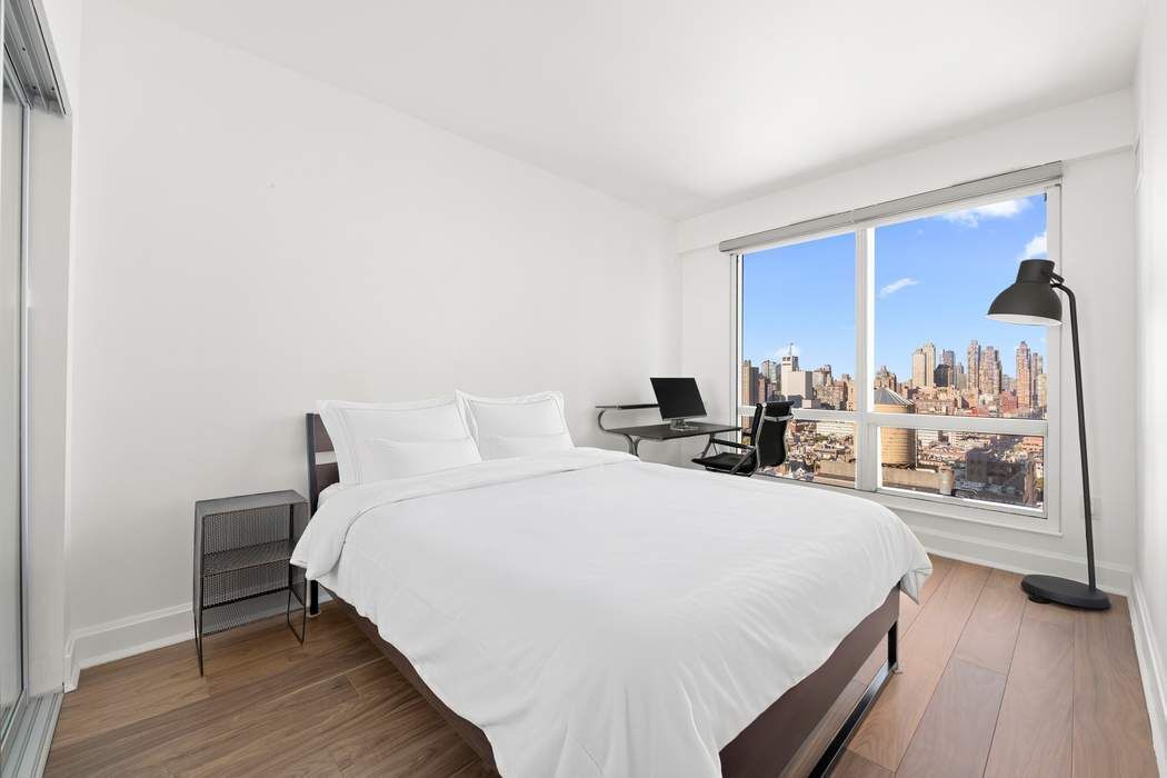 350 W 42nd Street 28D