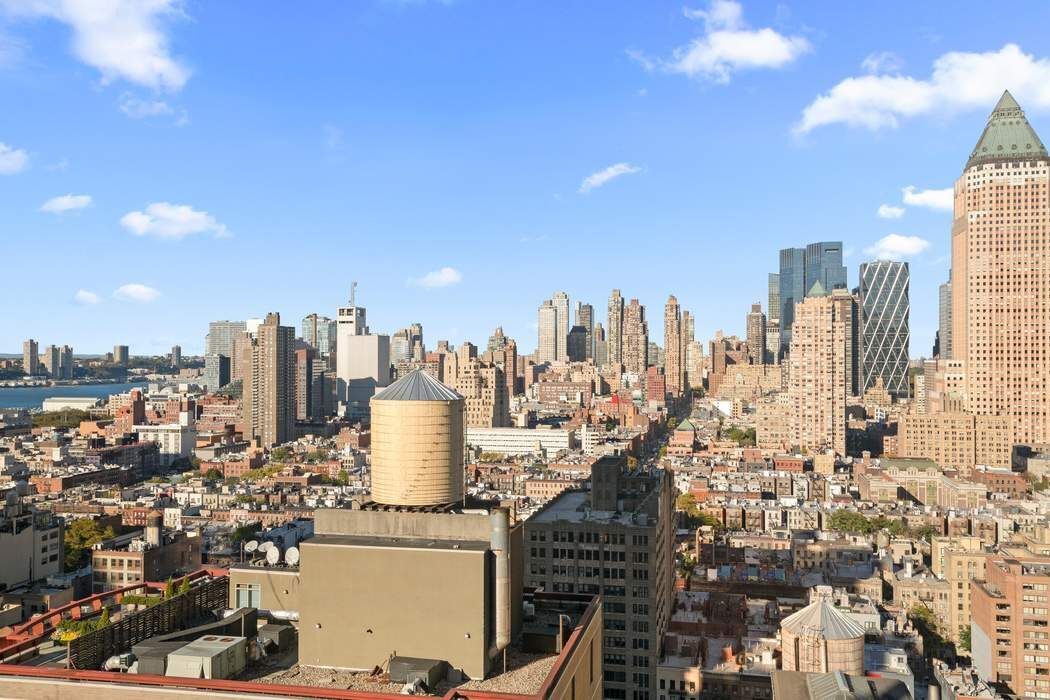 350 W 42nd Street 28D