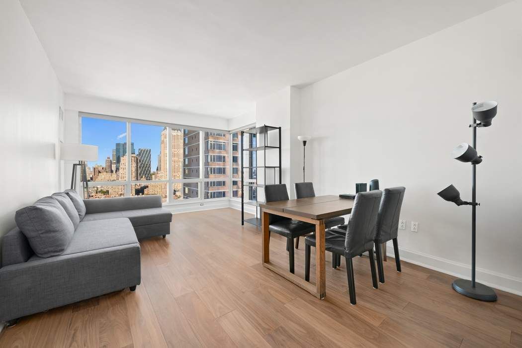 350 W 42nd Street 28D