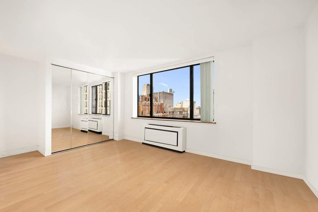 30 W 61st Street 30E