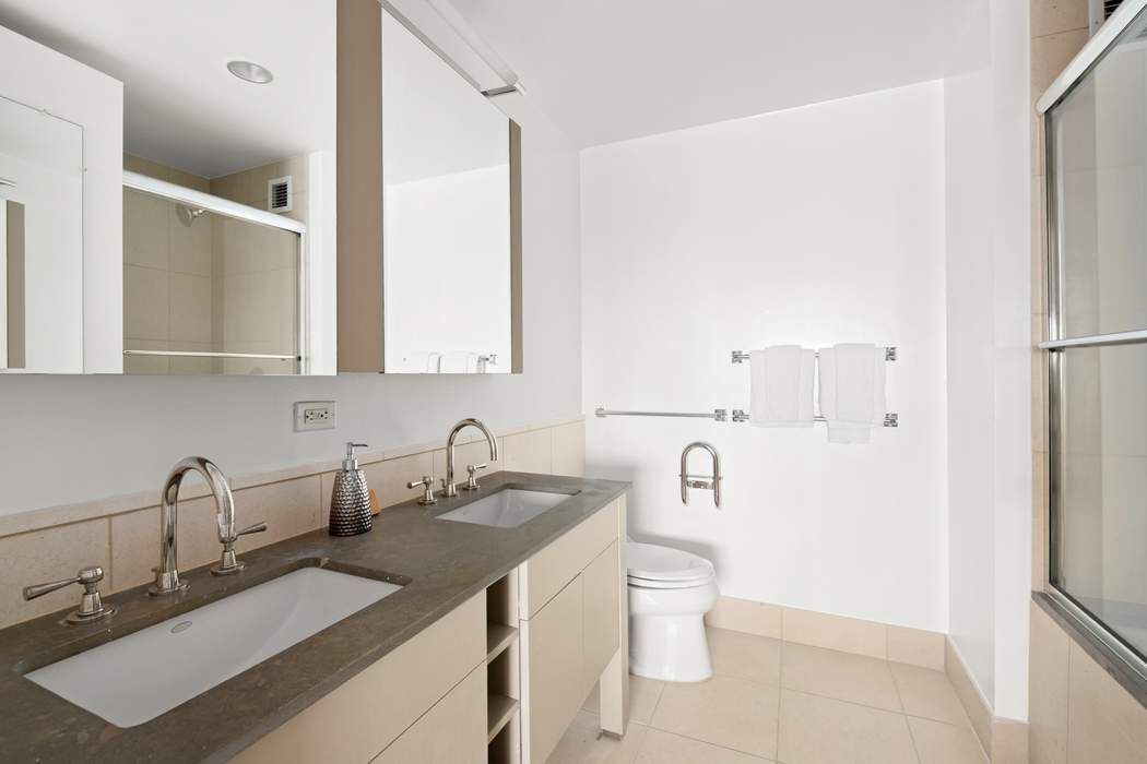 350 W 42nd Street 51AB