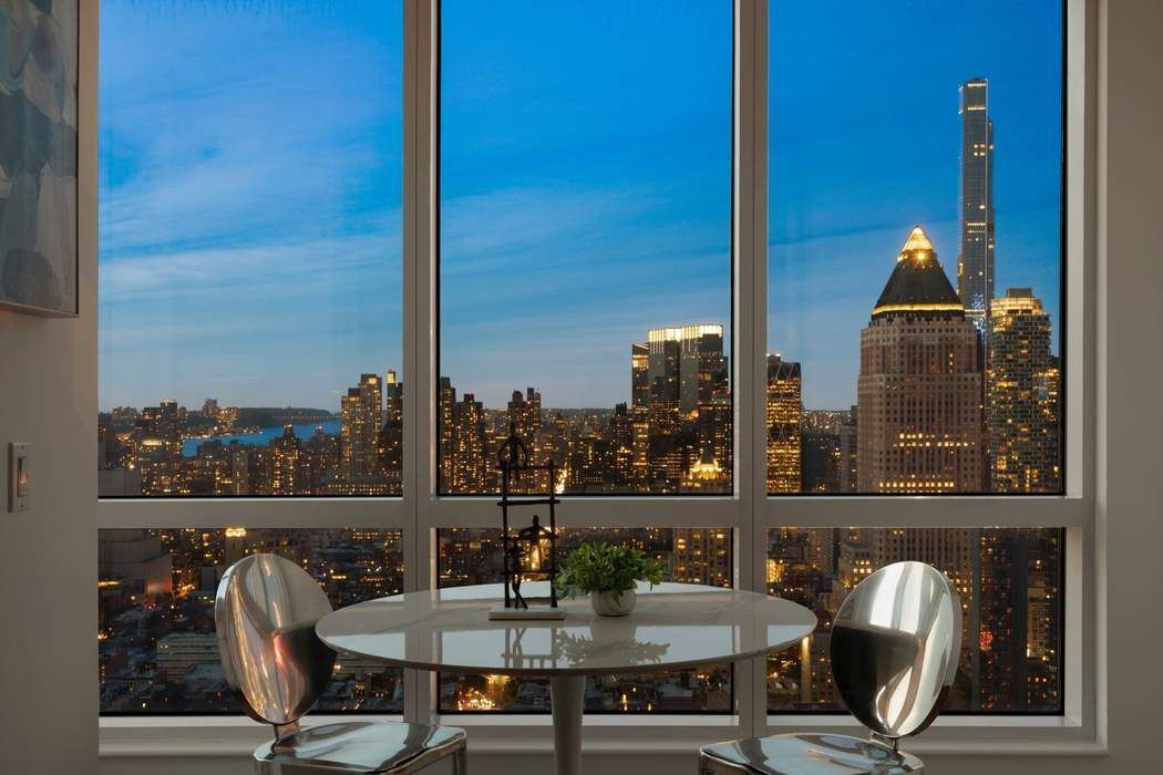 350 W 42nd Street 51AB