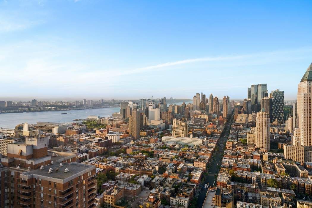 350 W 42nd Street 51AB