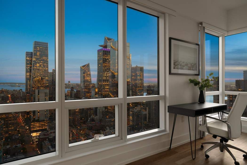 350 W 42nd Street 51AB