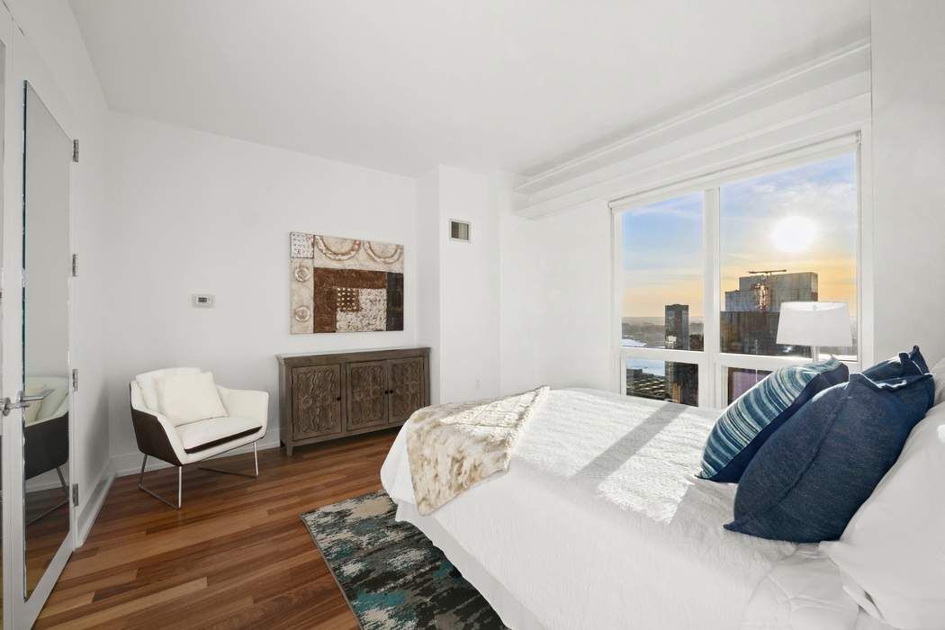 350 W 42nd Street 51AB