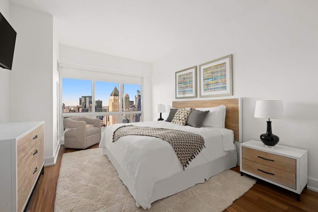 350 W 42nd Street 51AB