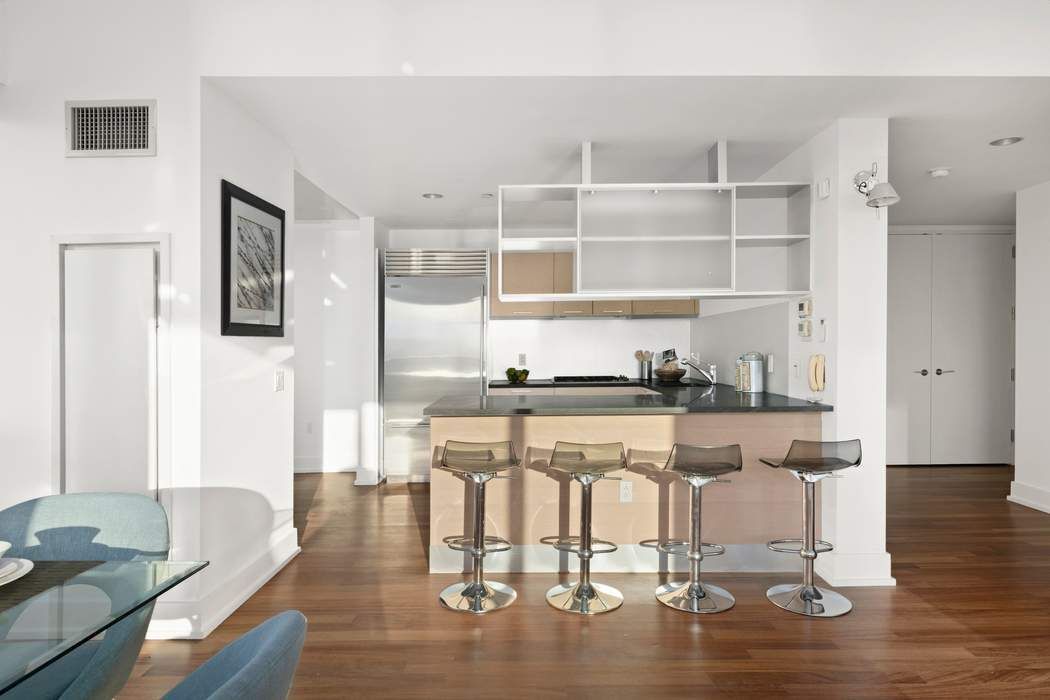 350 W 42nd Street 51AB
