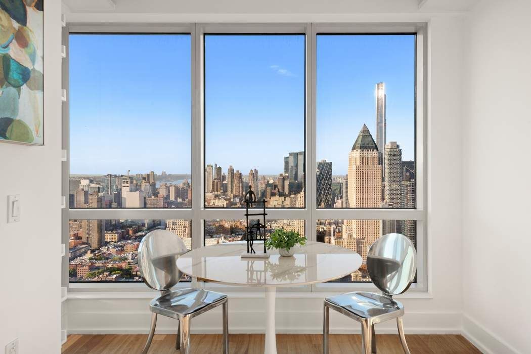 350 W 42nd Street 51AB